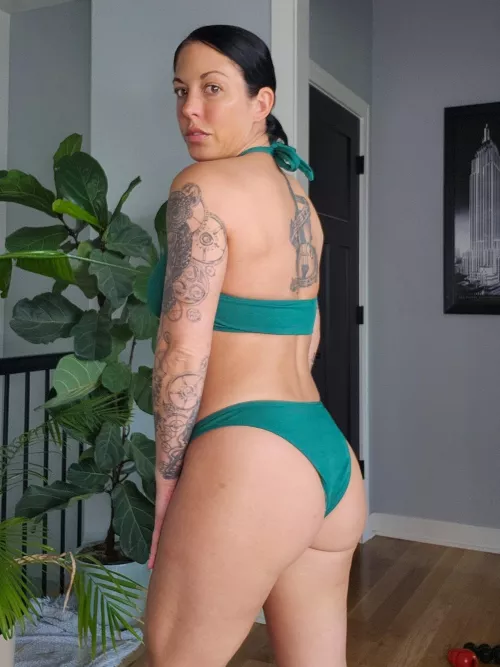 Bikini booty 