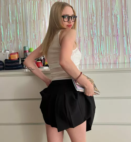 Daddy, do you think this skirt looks good on me
