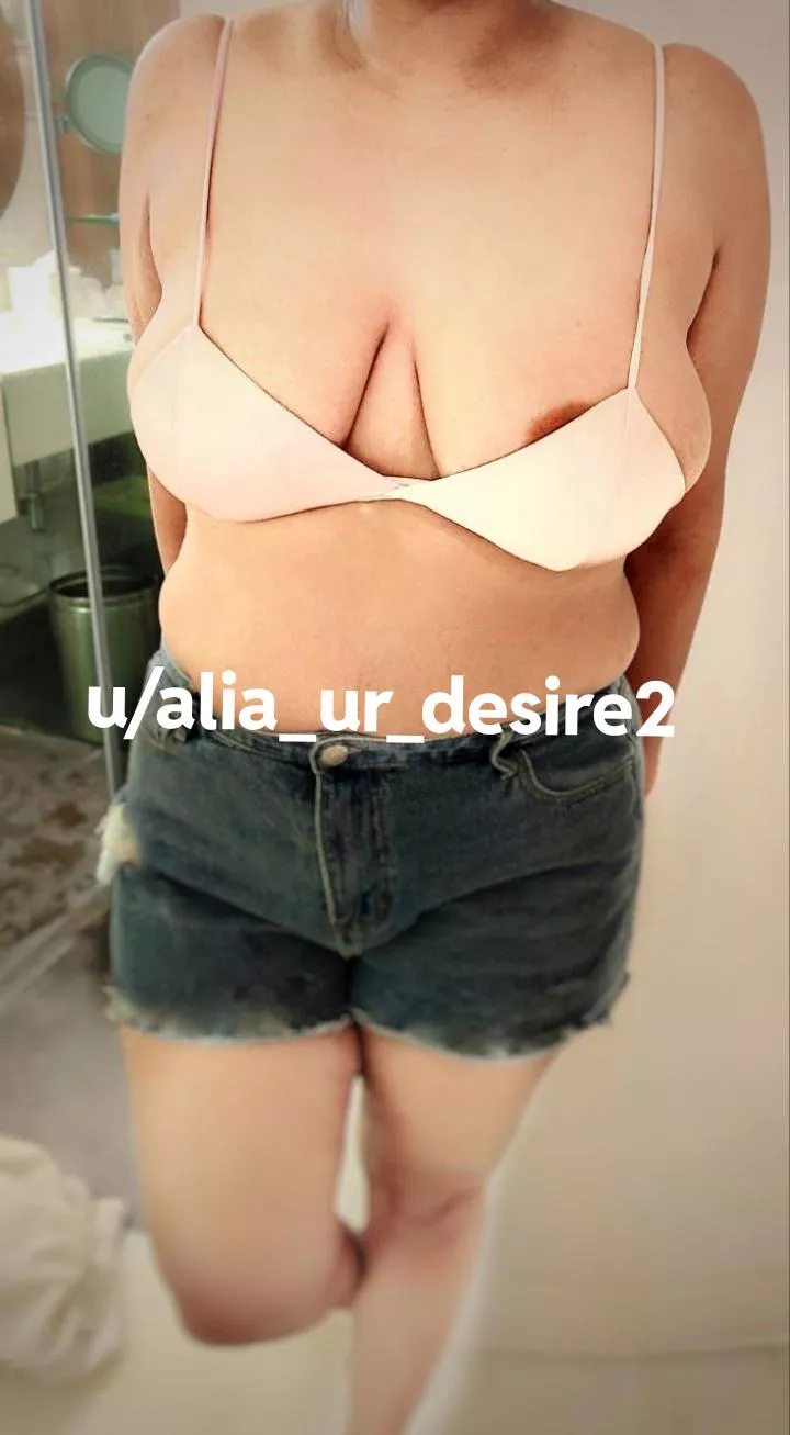 Didn't Realise they grown so much that they popping out my Diwali Outfit 🔥(hotwife)