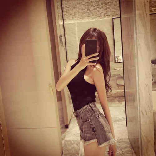 F4M 24 Hong kong girl looking for rough western man