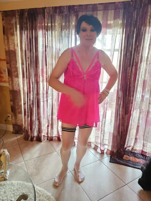 FL Orlando Mommy in town looking to play with sissies twinks fembois cds