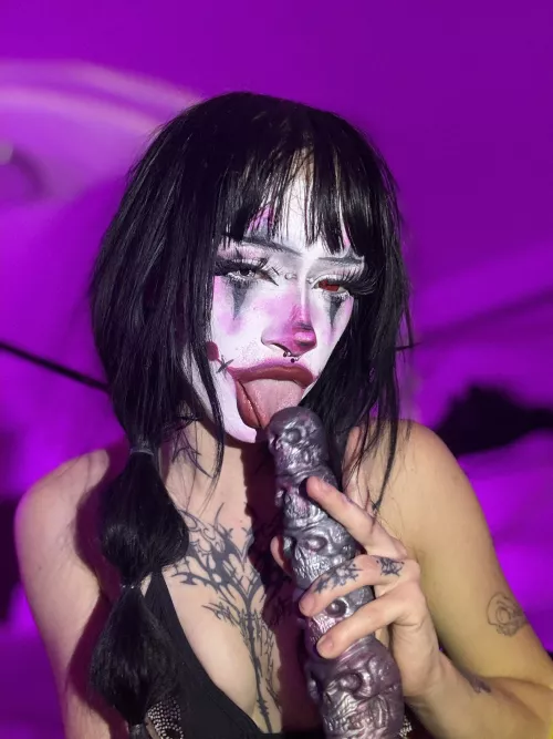 Here's my new skull dildo for the spookiest night of the year!