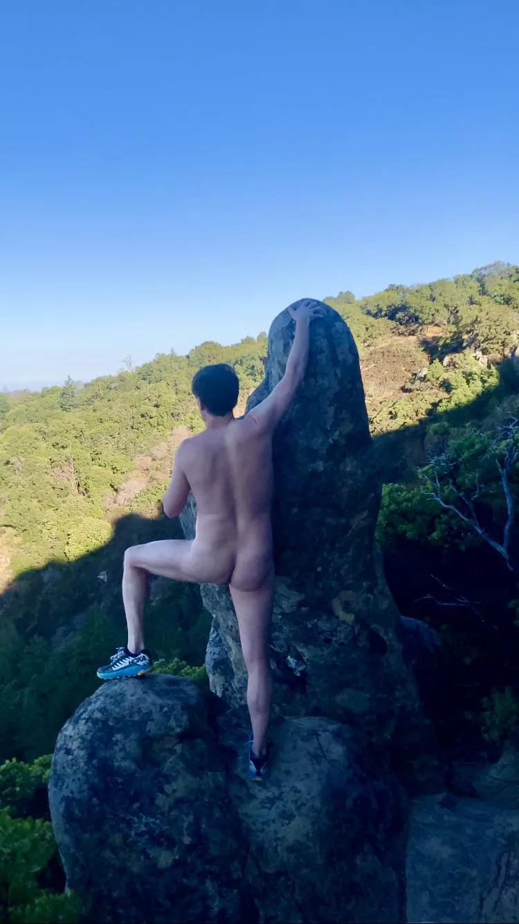 I didn’t notice it at the time, but is the  shape of this rock a bit suggestive?