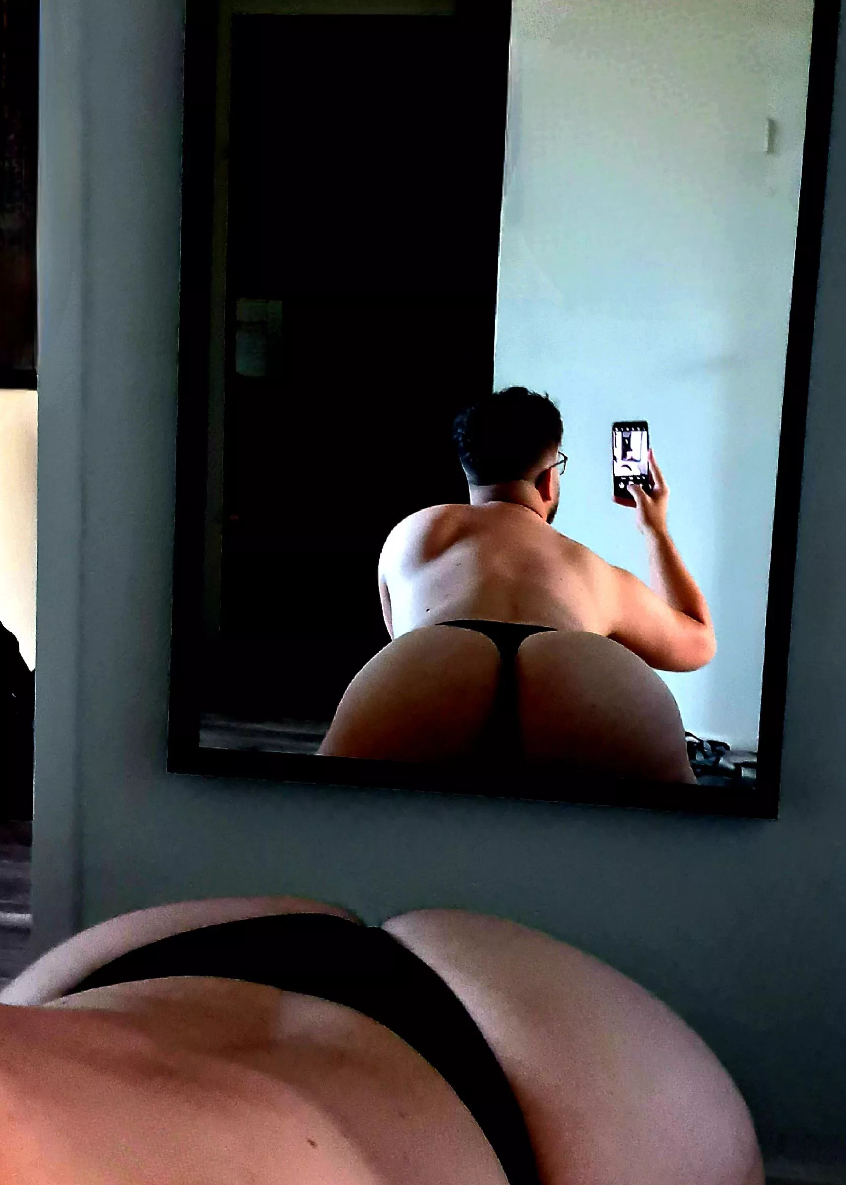 I really like to get fucked while my gf is at work