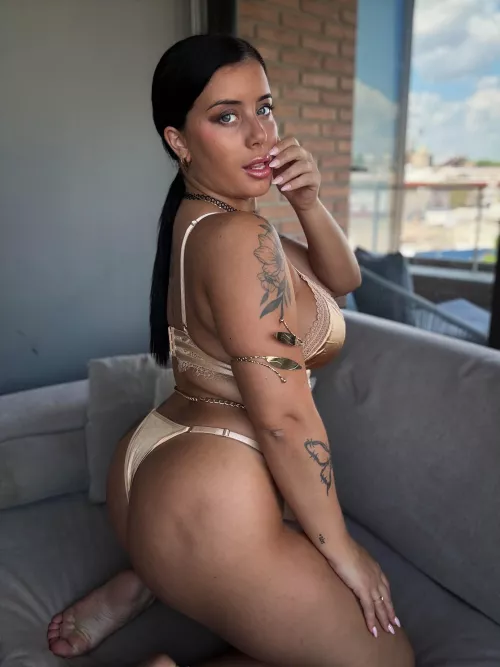 Let me put my ass in your face 