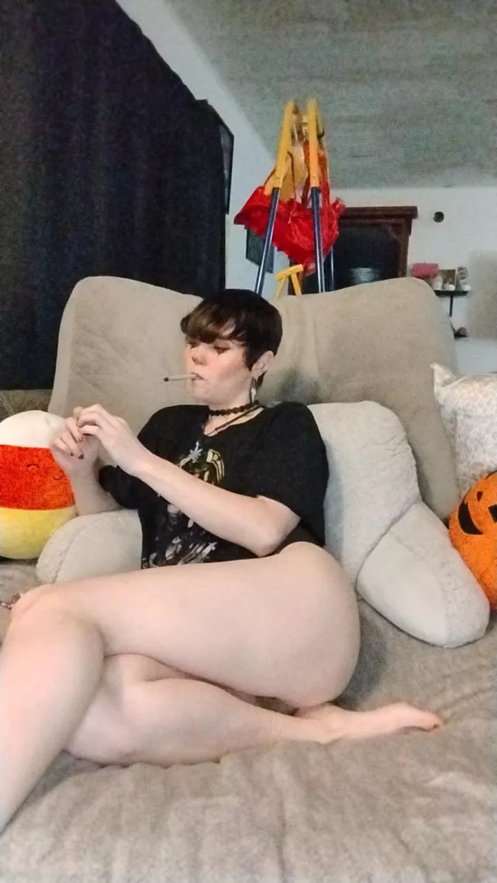 Me playing with my new clicker 😘