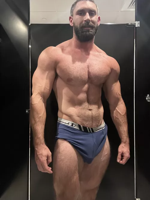 Meet me in the lockers 