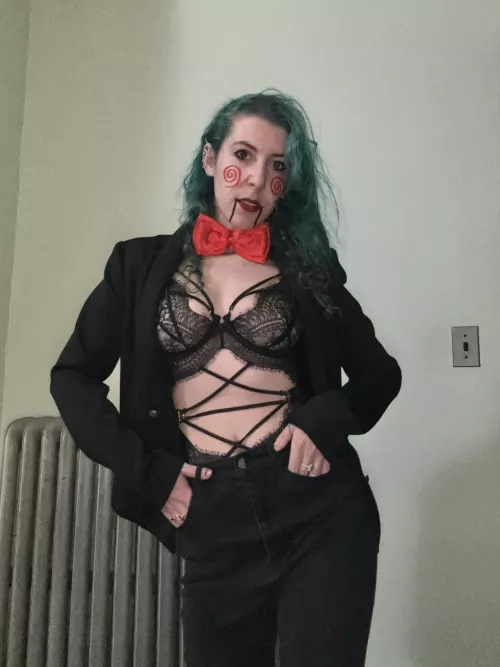 Sexy horror babe