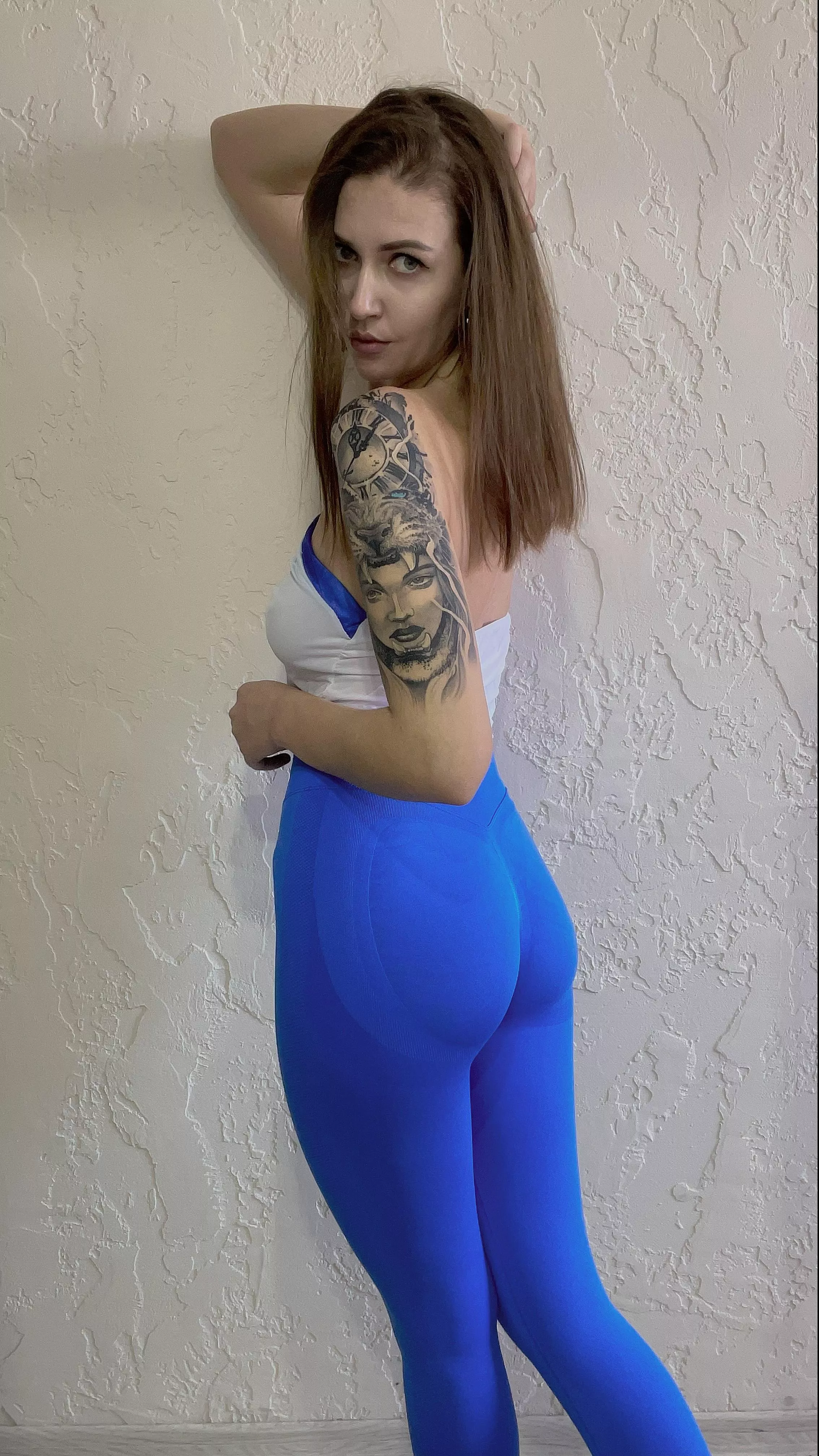 That ass looks so adorable in those leggings