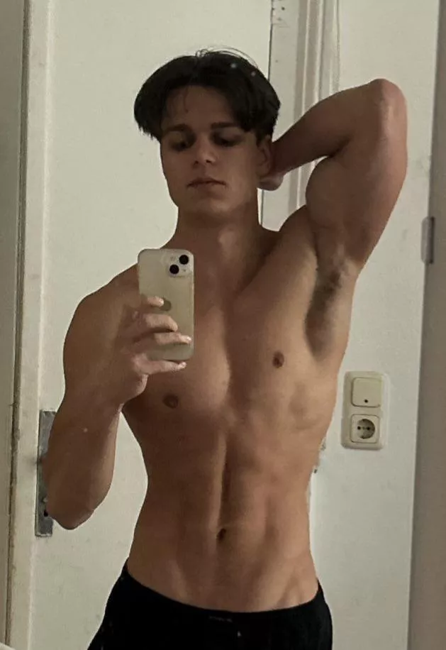 Wanna sniff my musky pit?