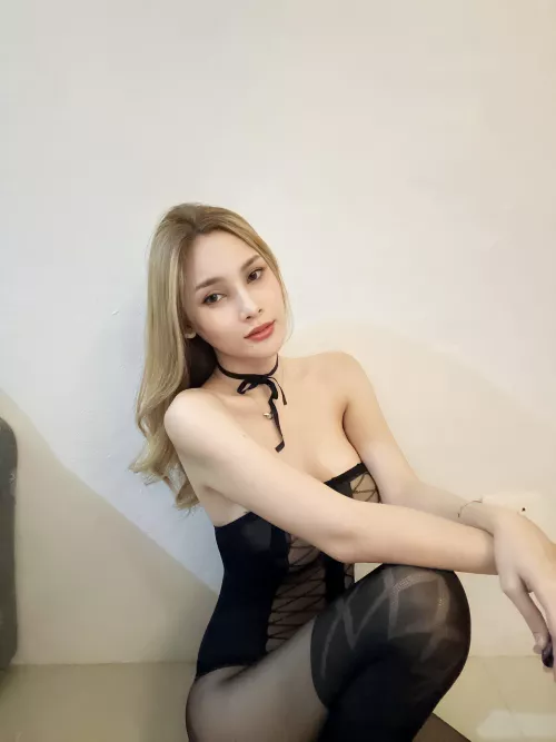 Would you rather be the top or the bottom with me? Every response gets a dick pic!