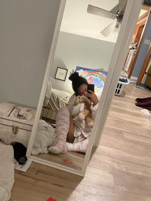 lola is helping me with my awful migraine 😔