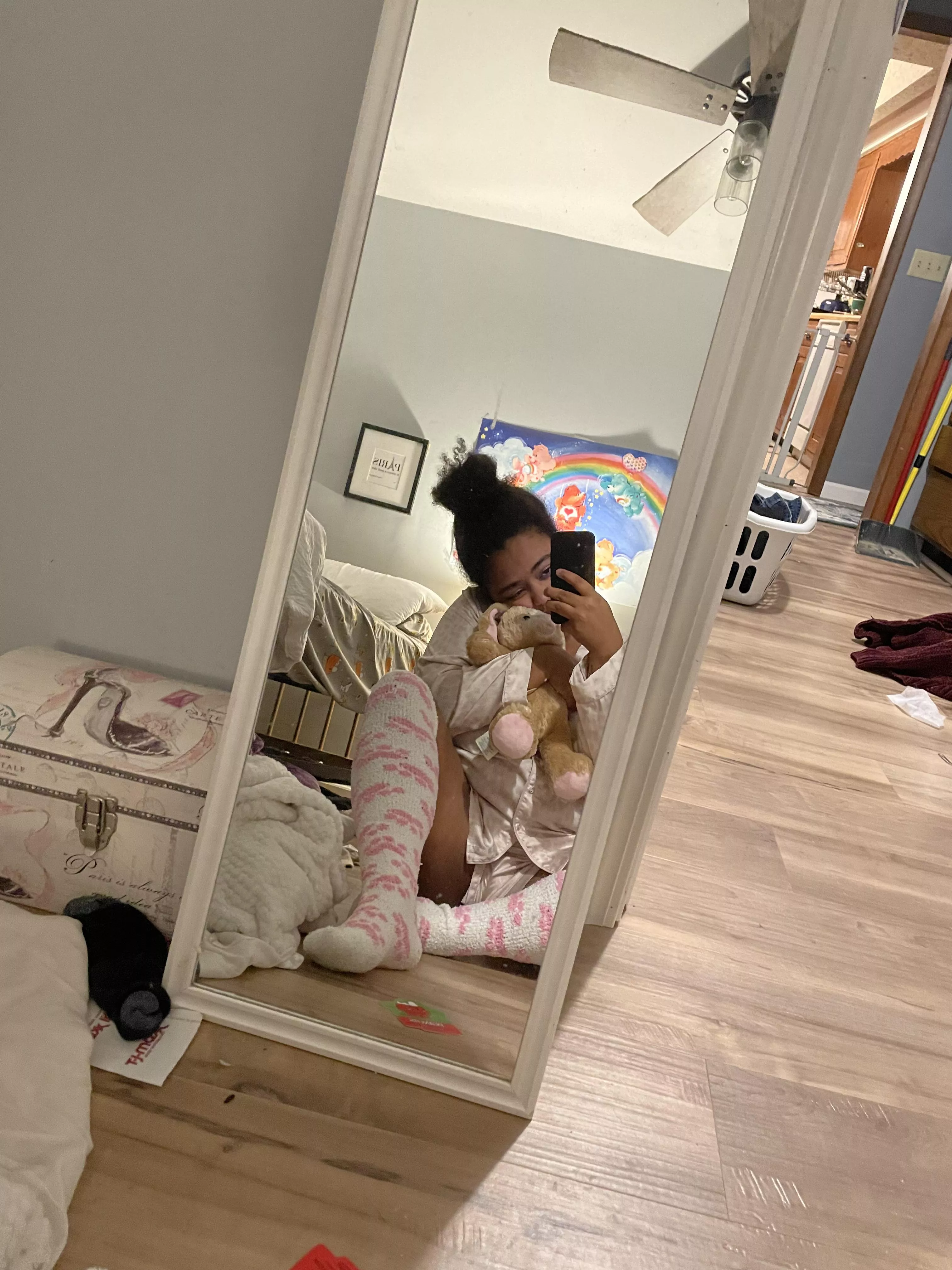 lola is helping me with my awful migraine 😔