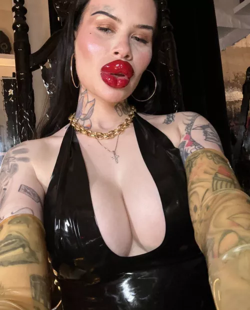 Atm I am holding the camera with my latex gloves. Would like to hold smth else now