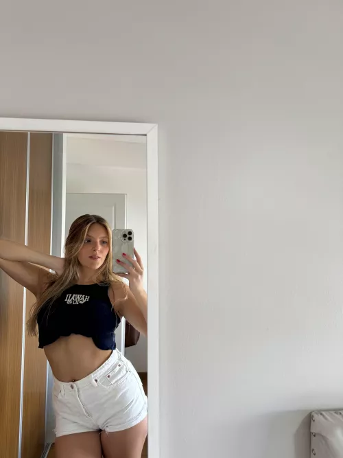 Just another curious person here and would like to satisfy my curiosity by having some good times with you guys. i'm down to any kinks and fetishes. hmu, can verify