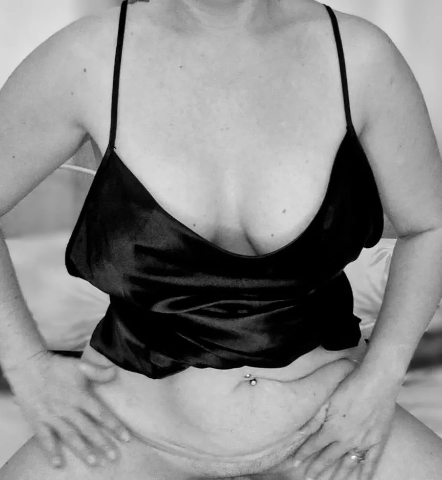 Psst! There's a strategically placed mirror in this pic too... 