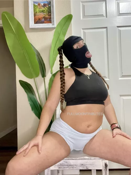 This ass can barely fit in these boy shorts 