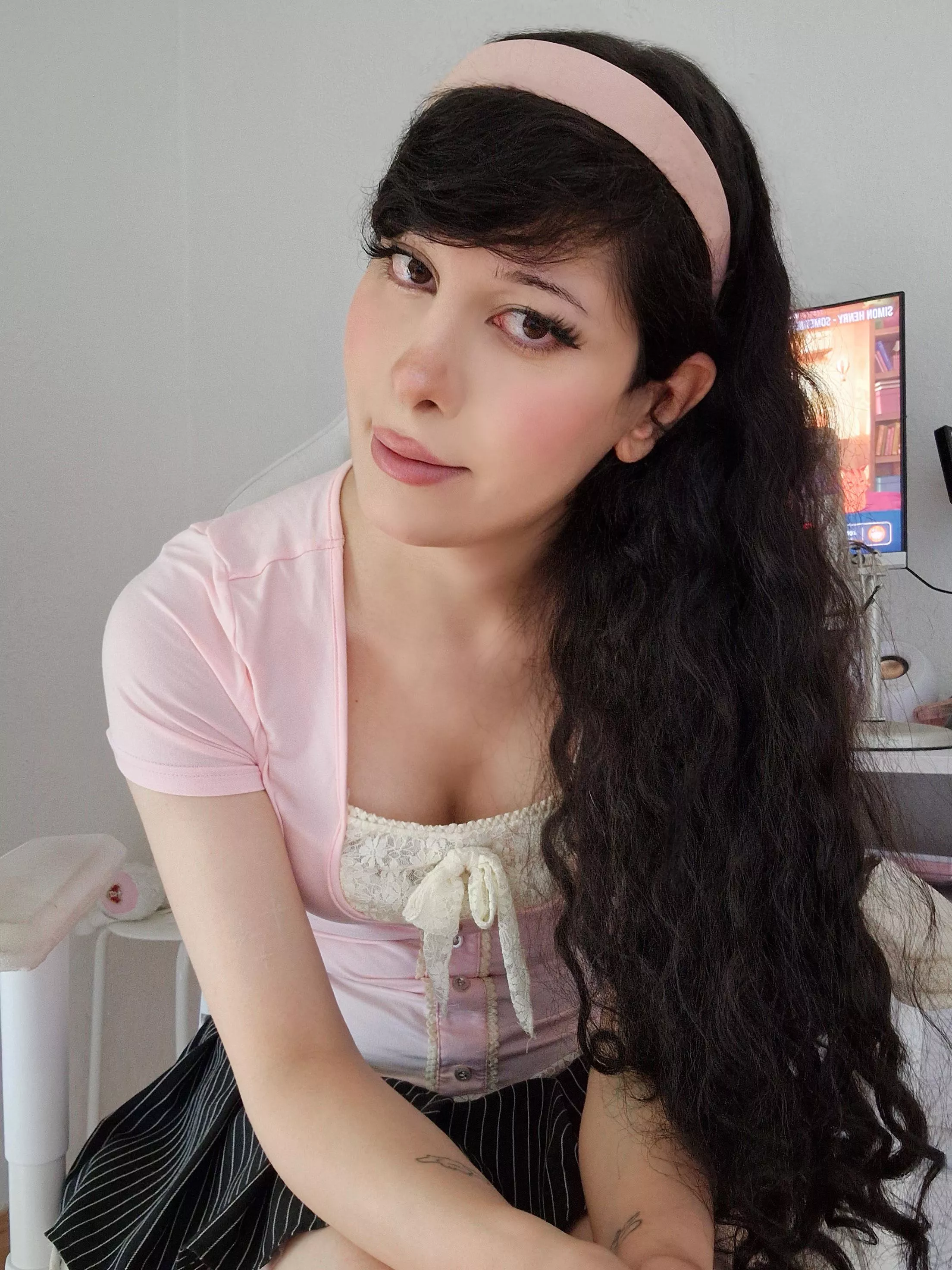 does anyone think I’m good looking? 💖