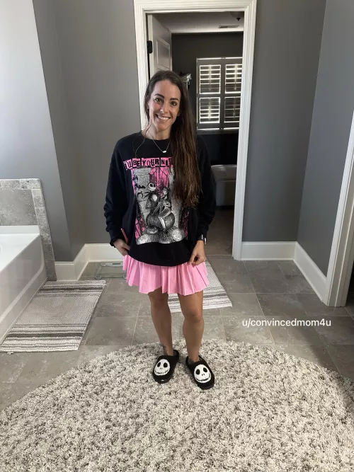 ok. heels off, skirt on, jack slippers on. ✅ i look decent for school pickup now right?! 🤭