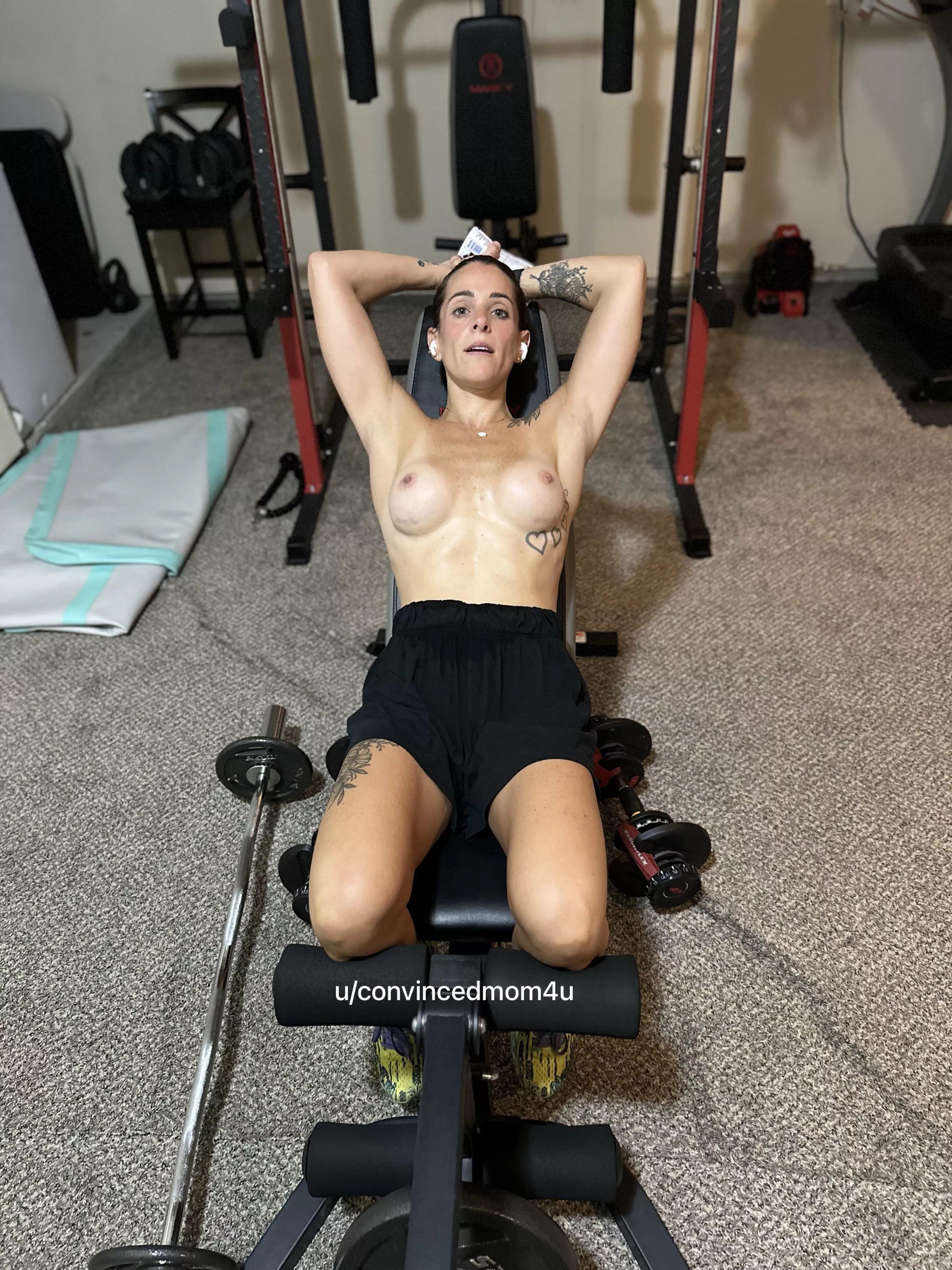 still catching my breath. no smile here. just a real authentic post workout exhaustion pic 😮‍💨