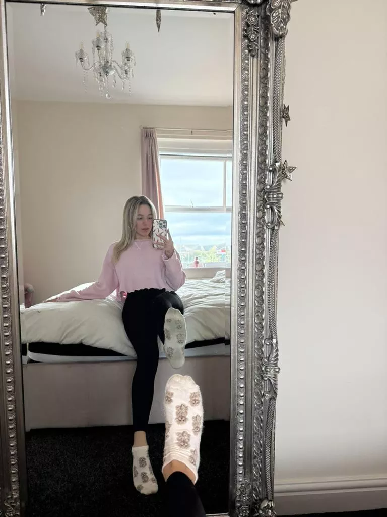 Who likes dirty toe prints on there white ankle socks?😉, sock drawer/menus linked on my page 🫶