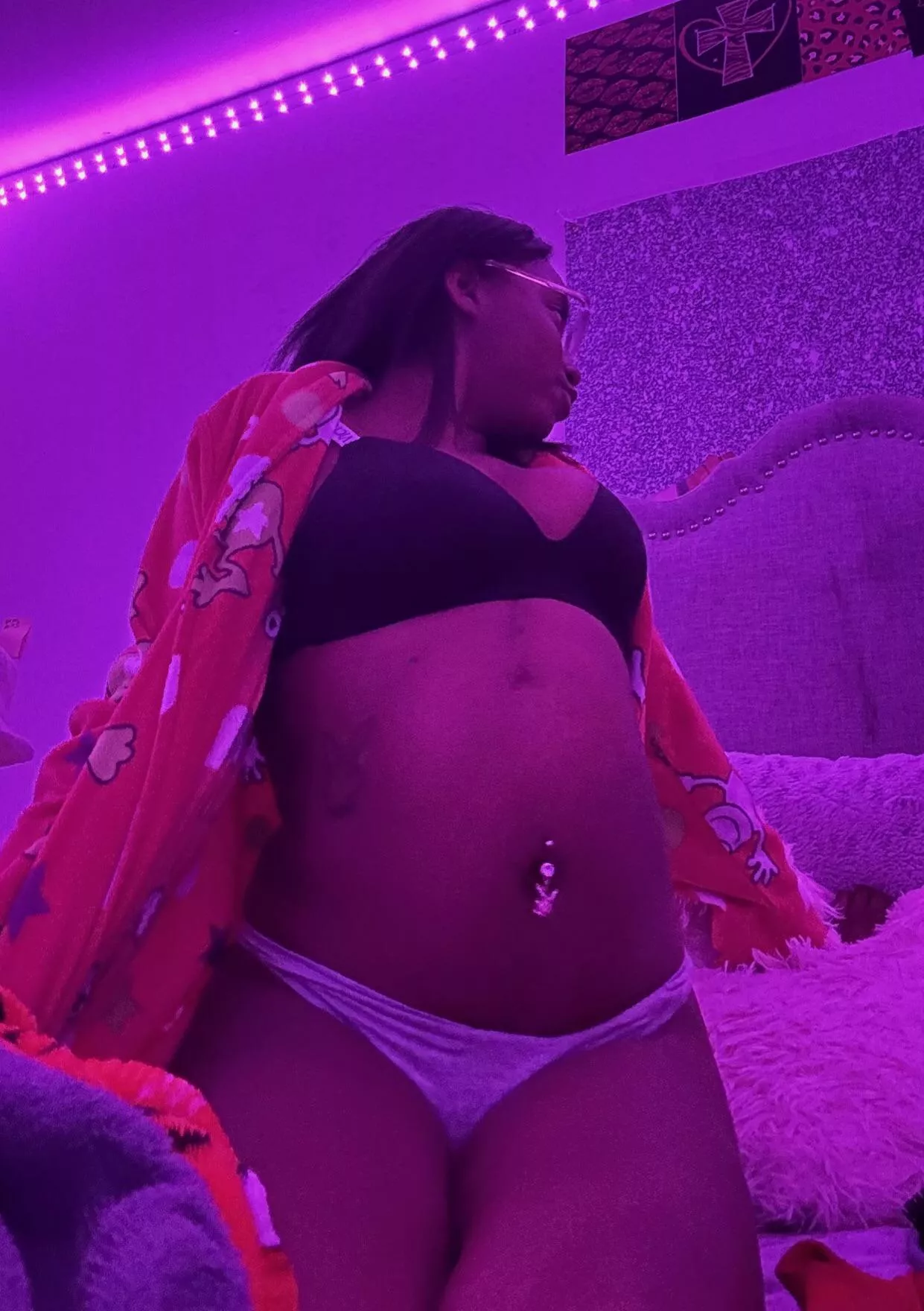 Need me an older guy who can put up w a college girl🤷🏾‍♀️