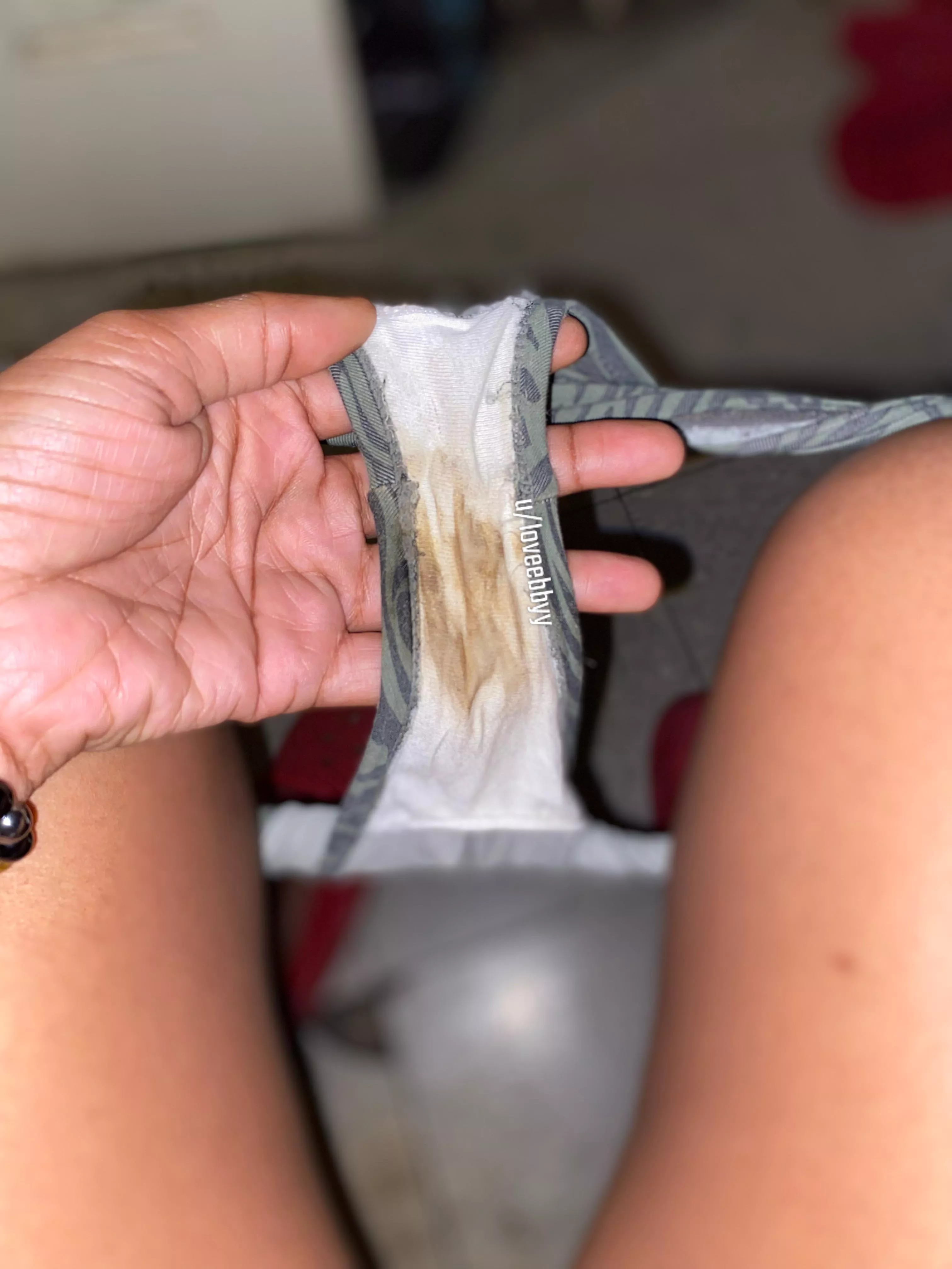 4d, w/ light front wiping & only 2 showers🥰. I even came in them! so proud of this pair 🤤they have such a strong scent for whoever grabs them first🤭