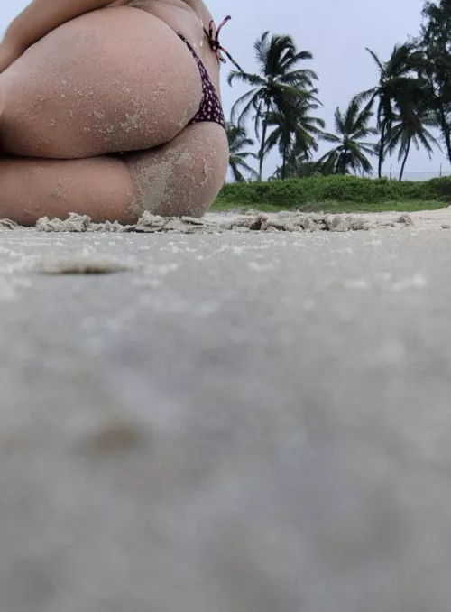hotwife always prefer thong on beach