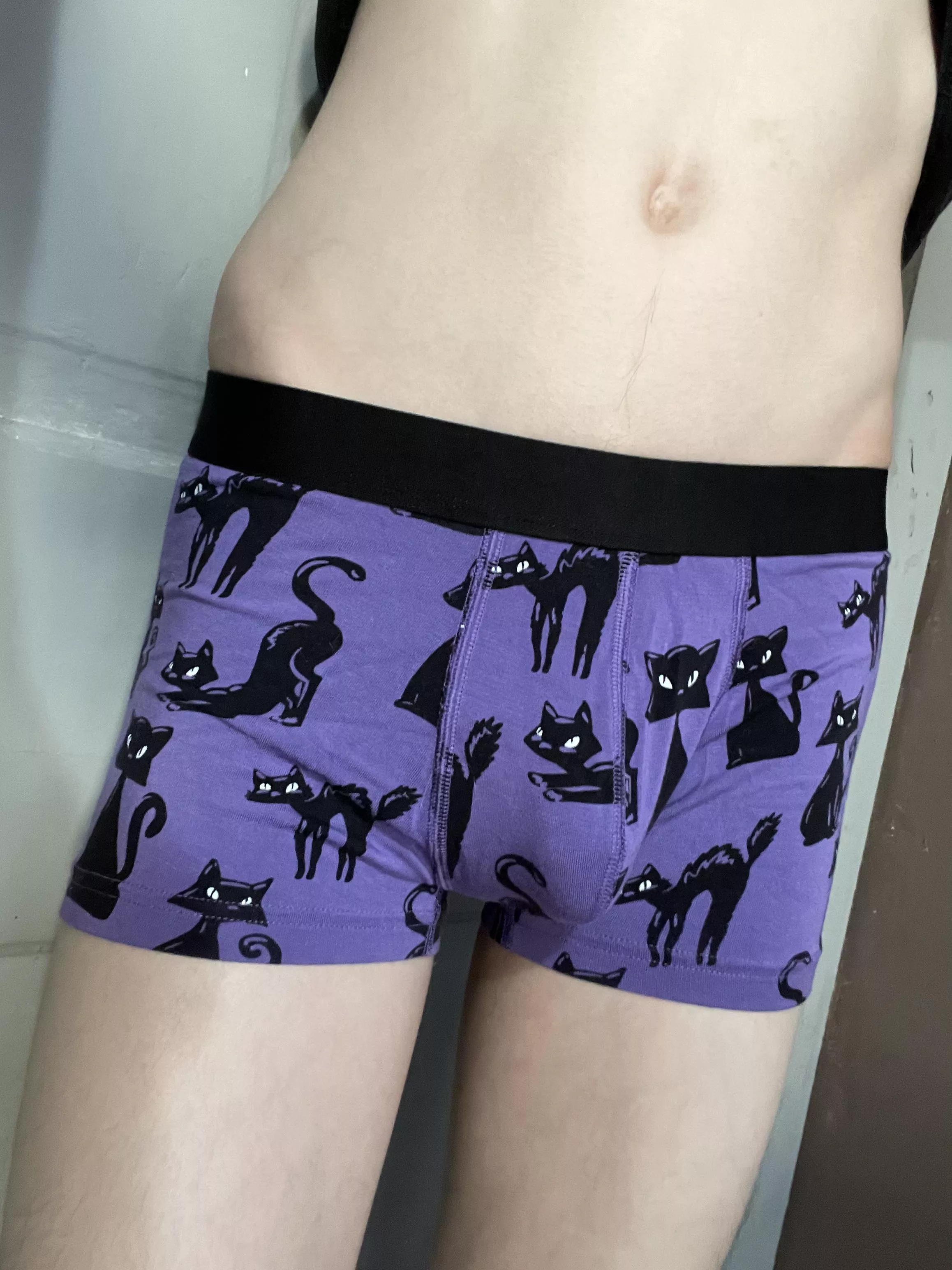 I really need to get more Halloween prints 