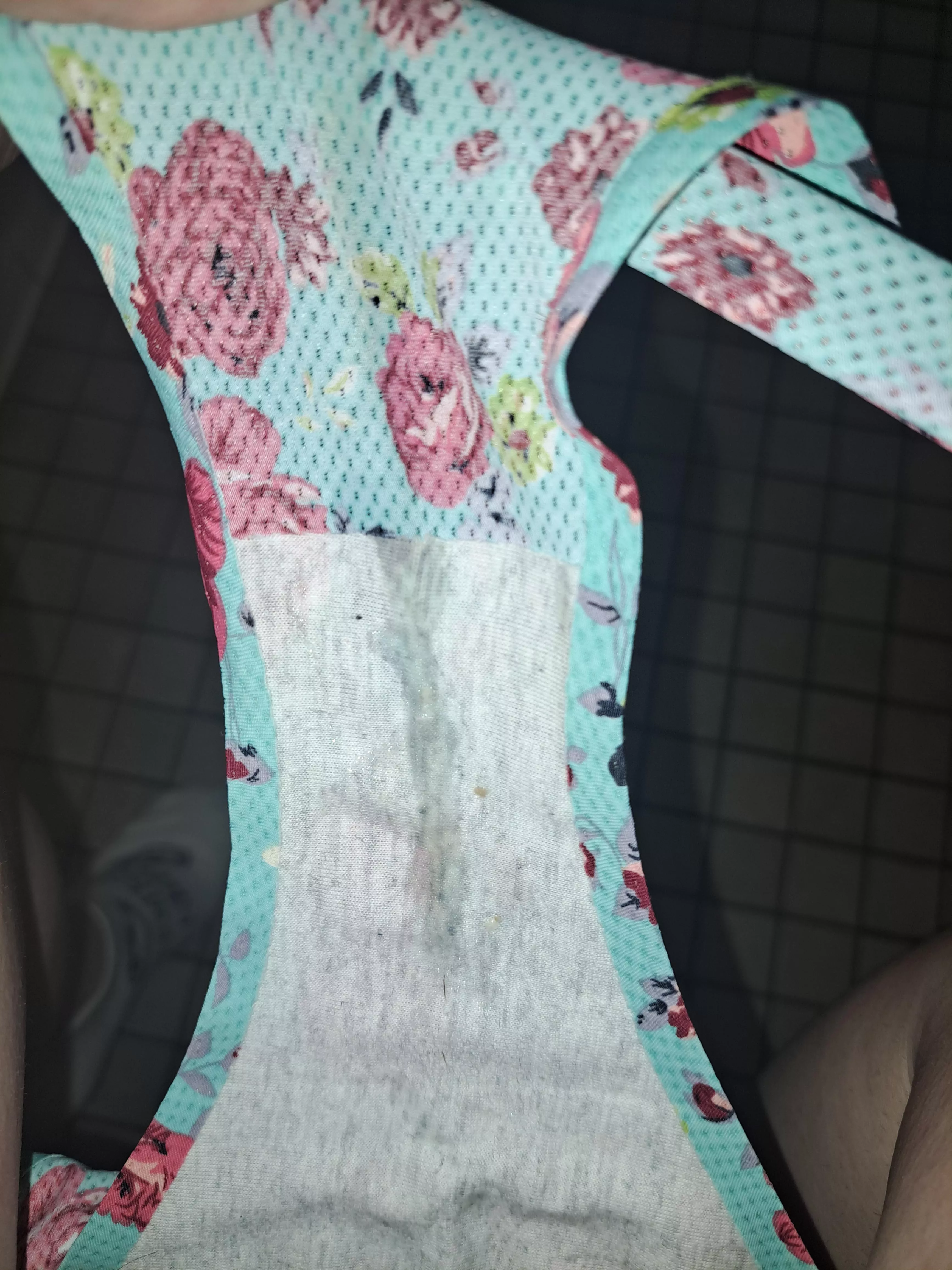 Just a dollop of trippy hippie milf milk🥛 on my brand new panties 😈 I'm taking volunteers to clean em 😉 