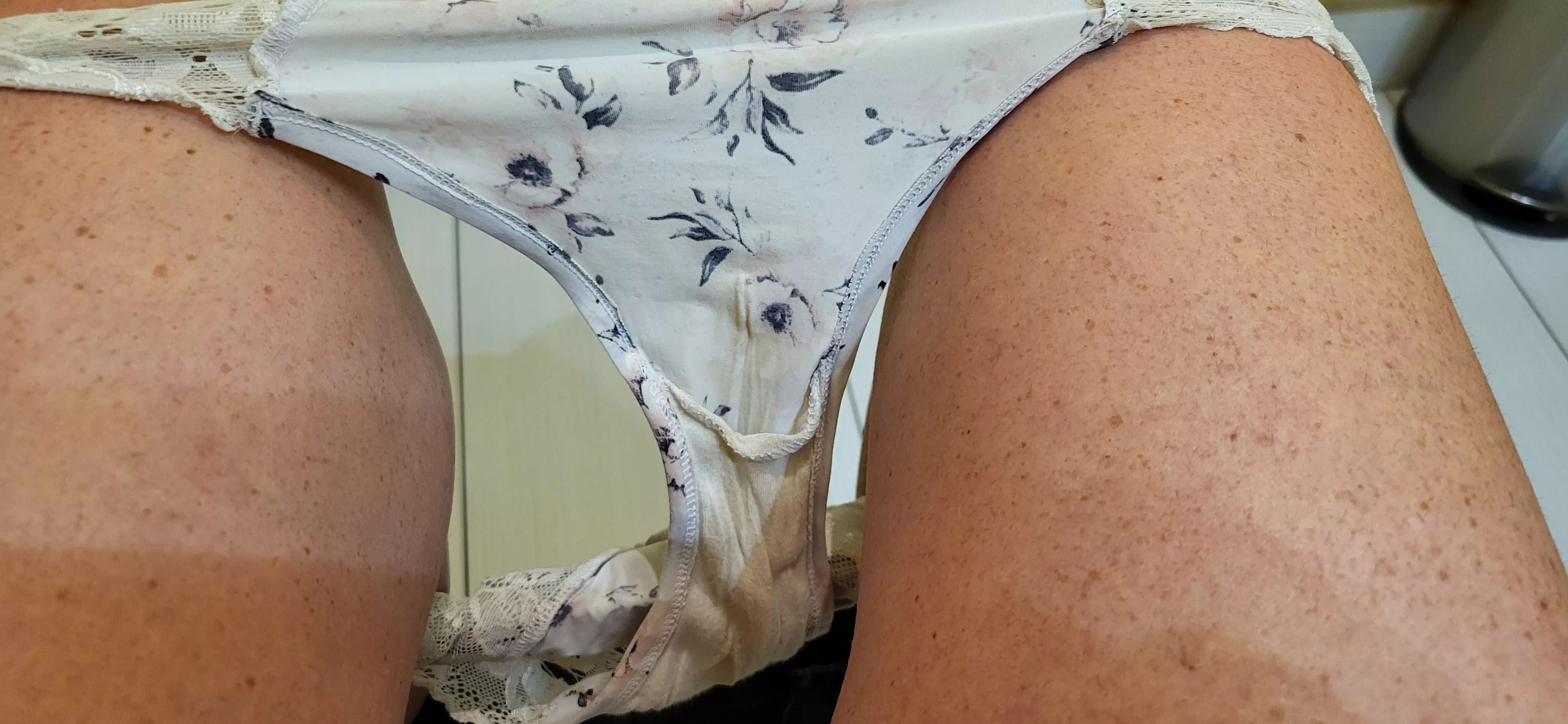 You can see the outline of my lips 💋 