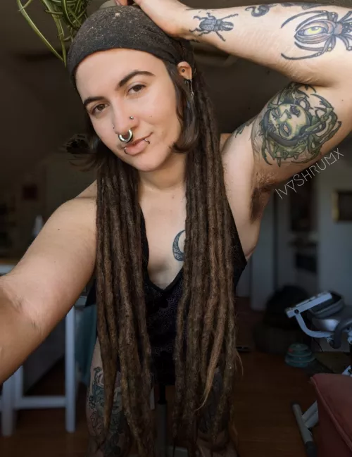 Live on CB 🌿 cum sniff my pits xo