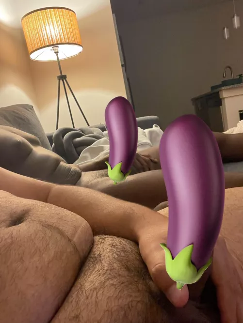 Two hung bulls hosting in Atlanta for the right female tonight 