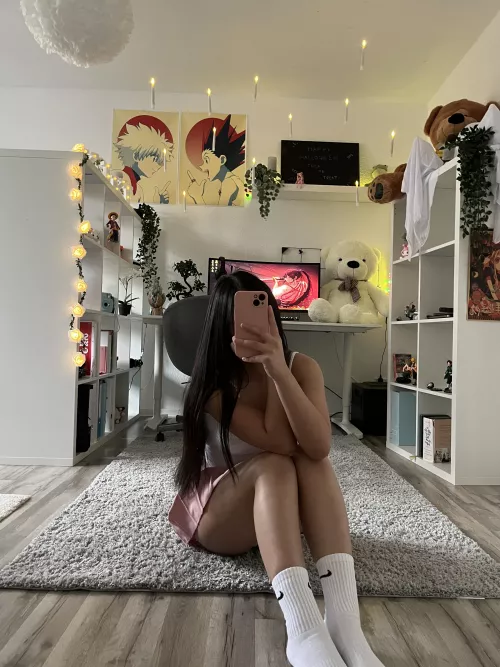 wonder if a cloud light would make my room better :3