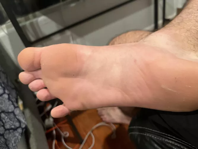 Can anyone give some nice foot rub??