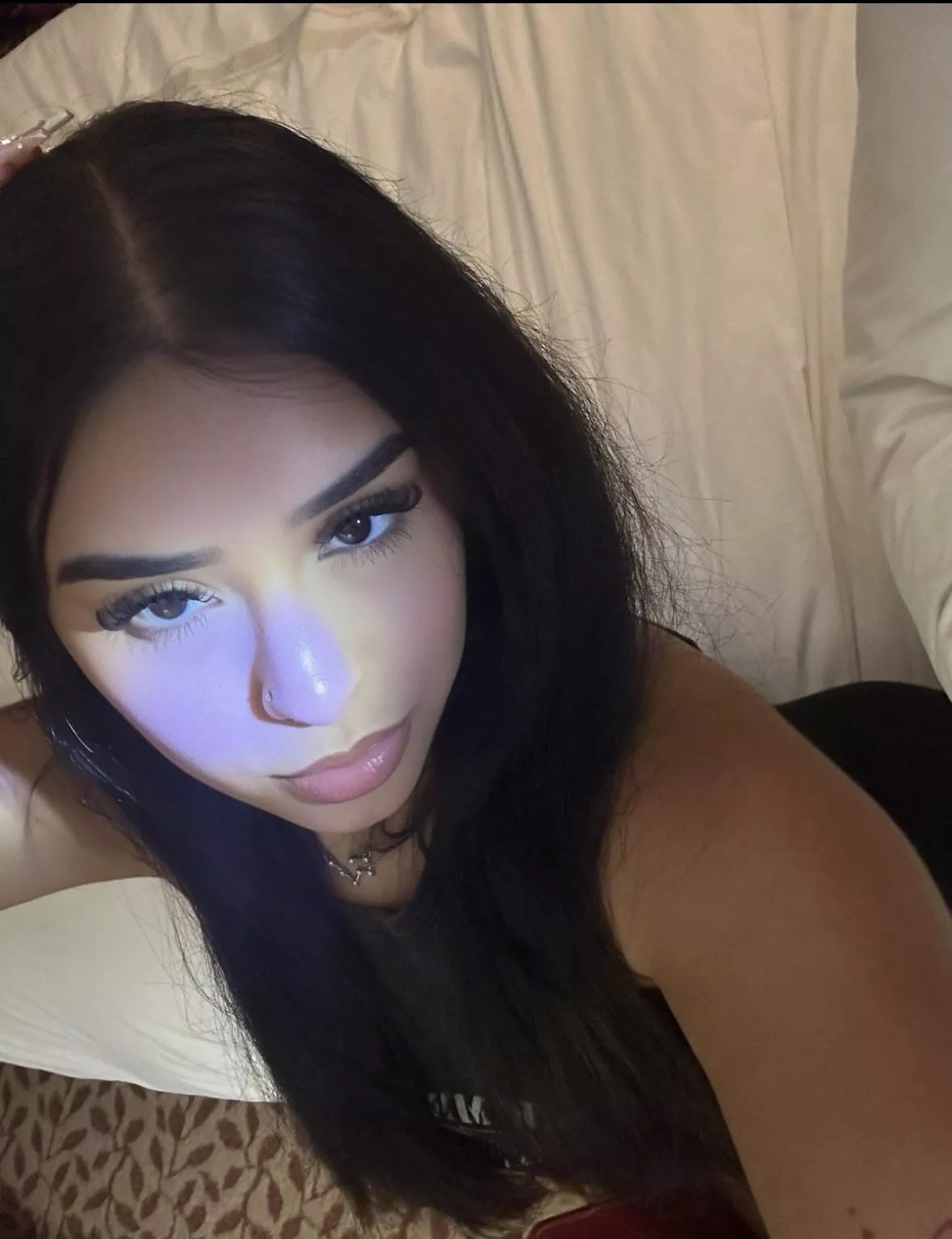 Dm me if u love pink pussy🤤