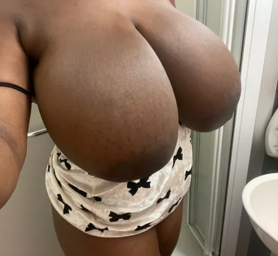 The biggest tits on Reddit hands down 🙈 come show them some love! Affordable content! 