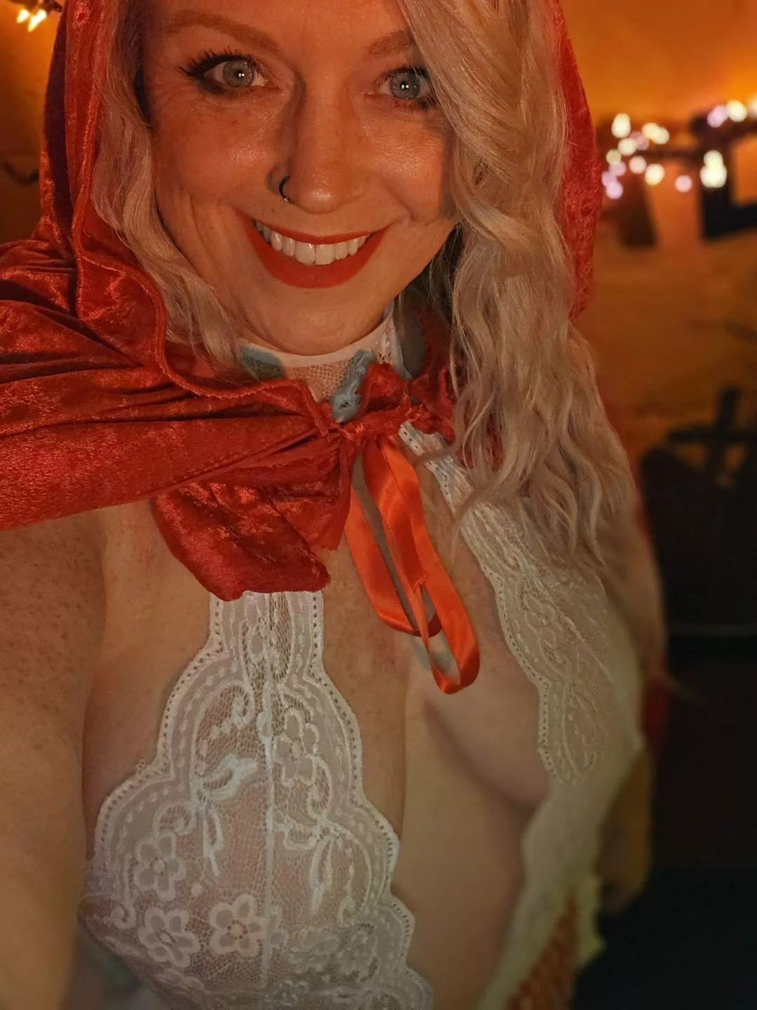 You like my Halloween outfit? 