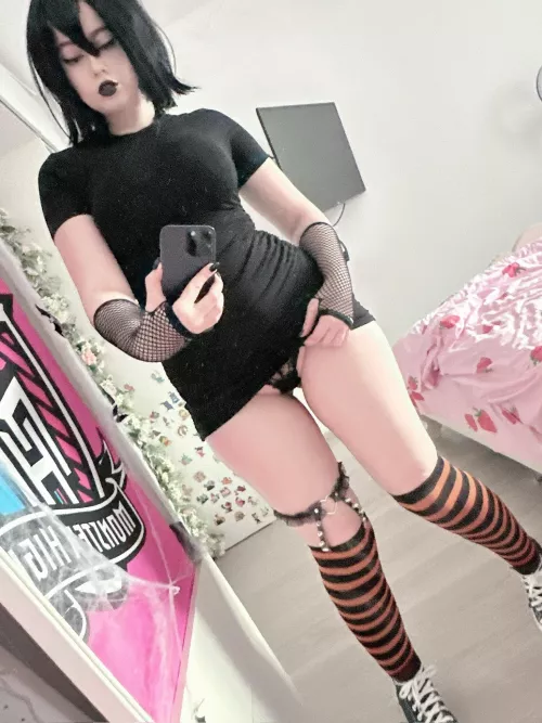 Mavis [Hotel Transylvania] (heraclitus)