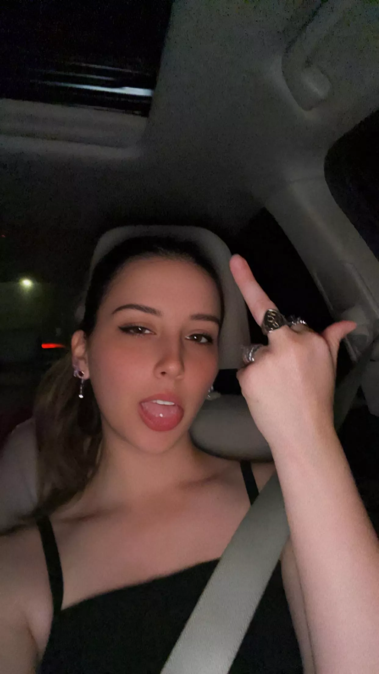 You just love getting the finger so much 🤣