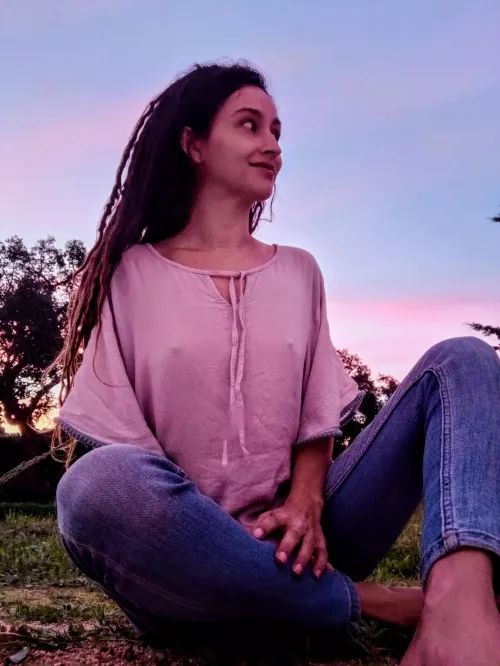 Captured by the glow of a pink lavender sunset, as if the sky itself sung the siren’s song 🎶🧜🏽‍♀️