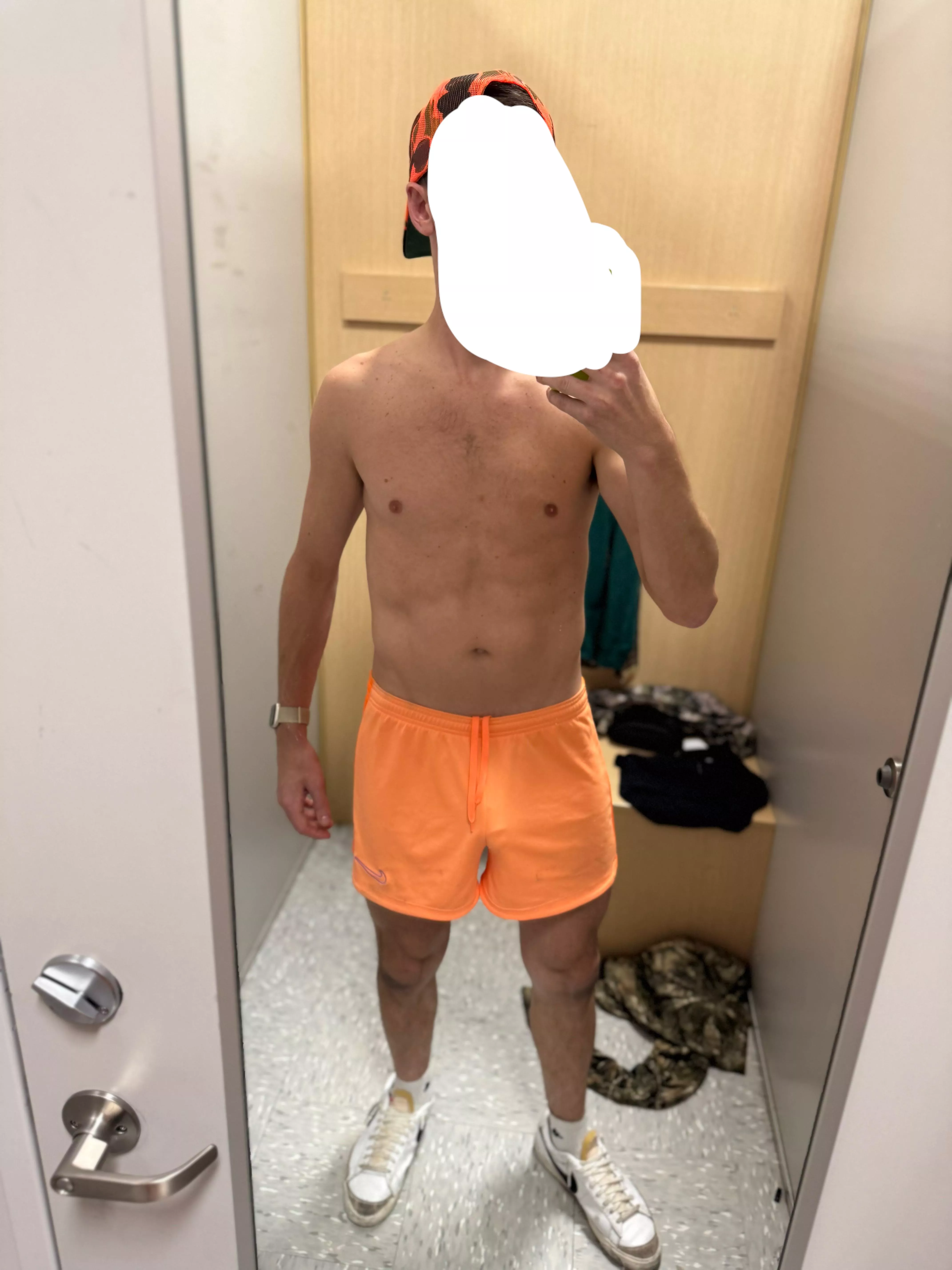 Love the way these shorts show my print 😊