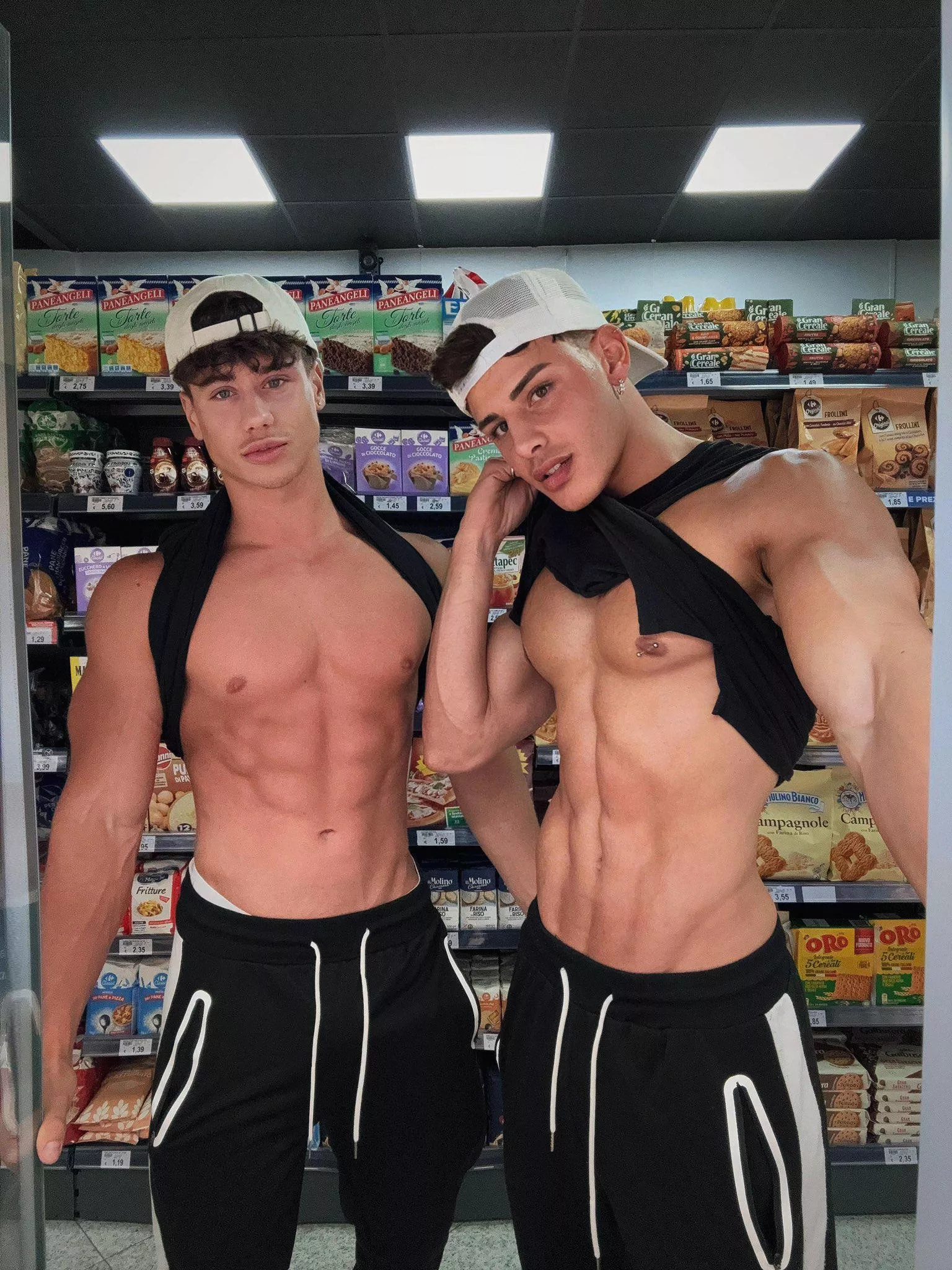 Tell me if you like our bodies, I'm the one on the right
Who do you like more?