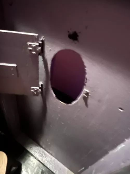 At chute glory hole cum thru M4A