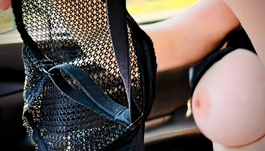 Changing bras in traffic 