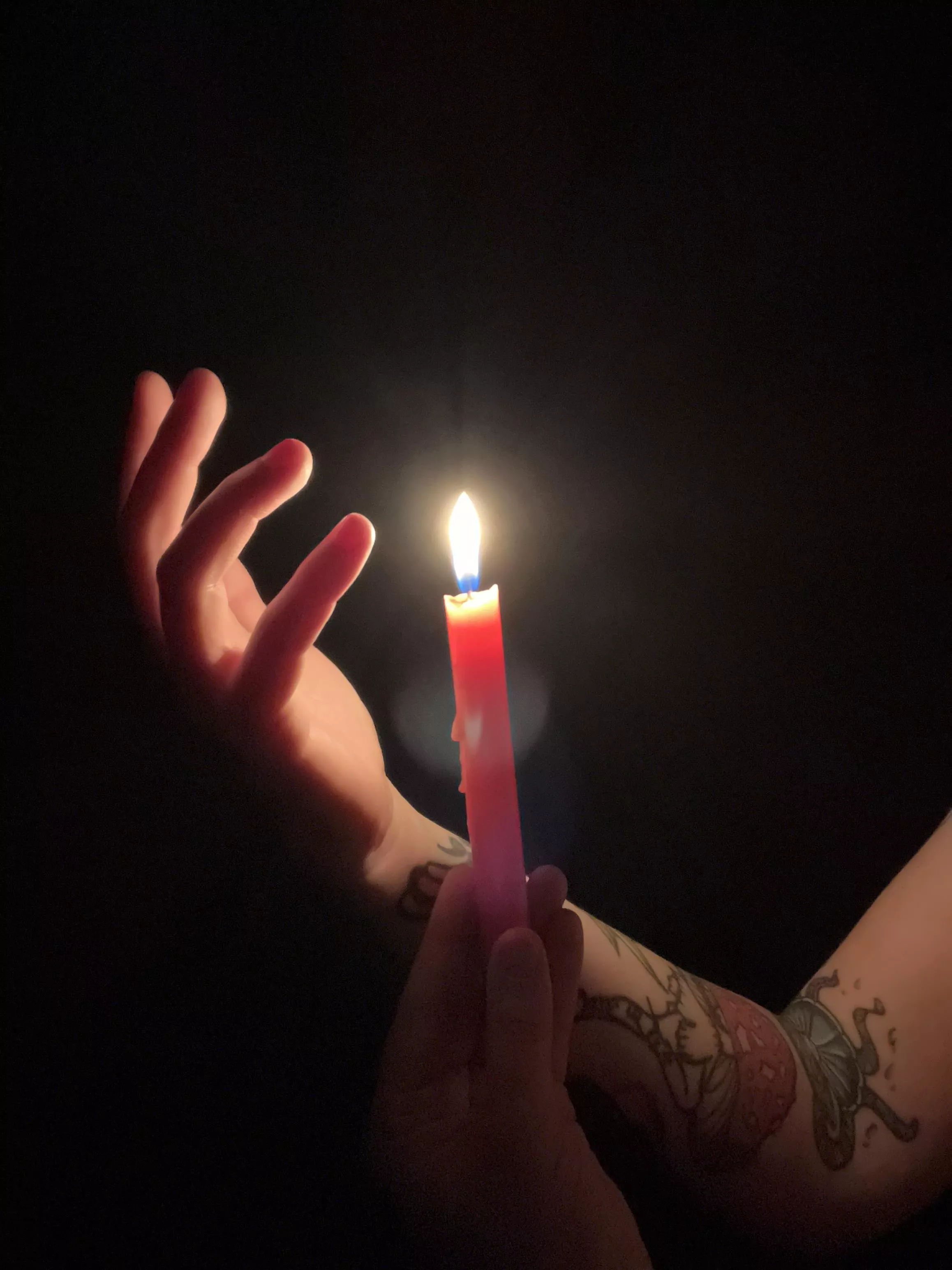 Set your life on fire. Seek those who fan your flames 