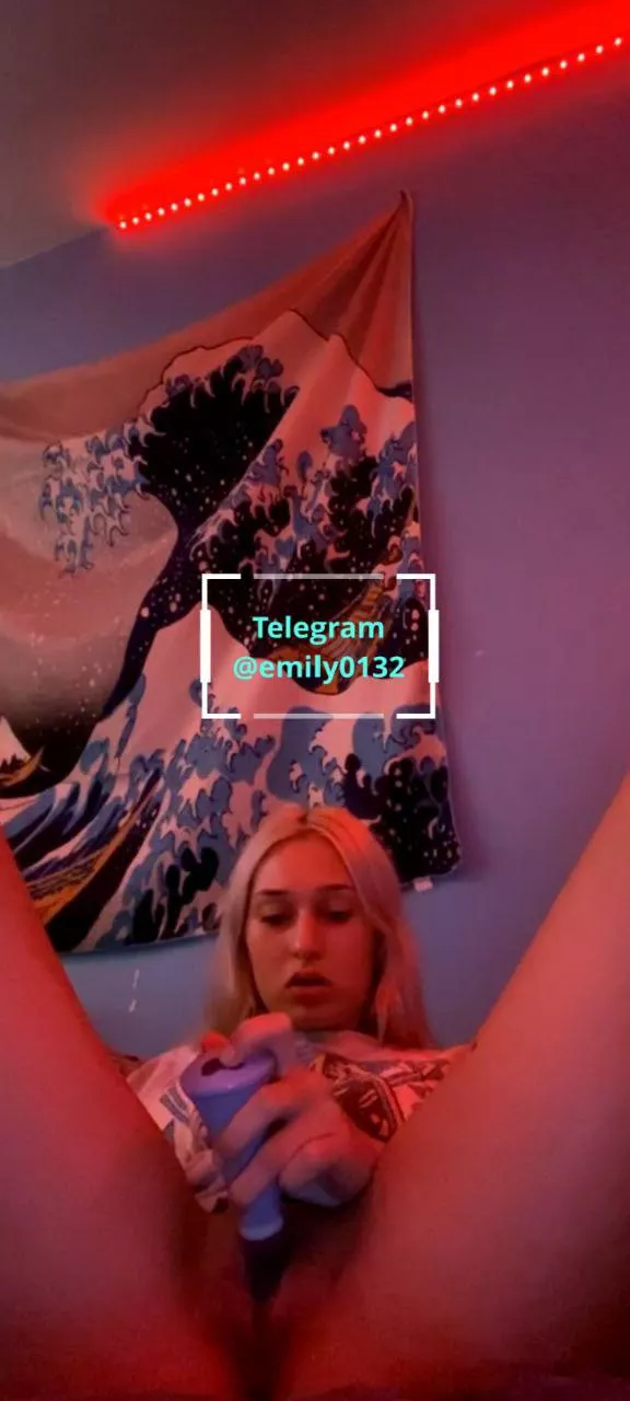 23[F4M] S'ending nudes to e'veryone who like this just because i'm horny