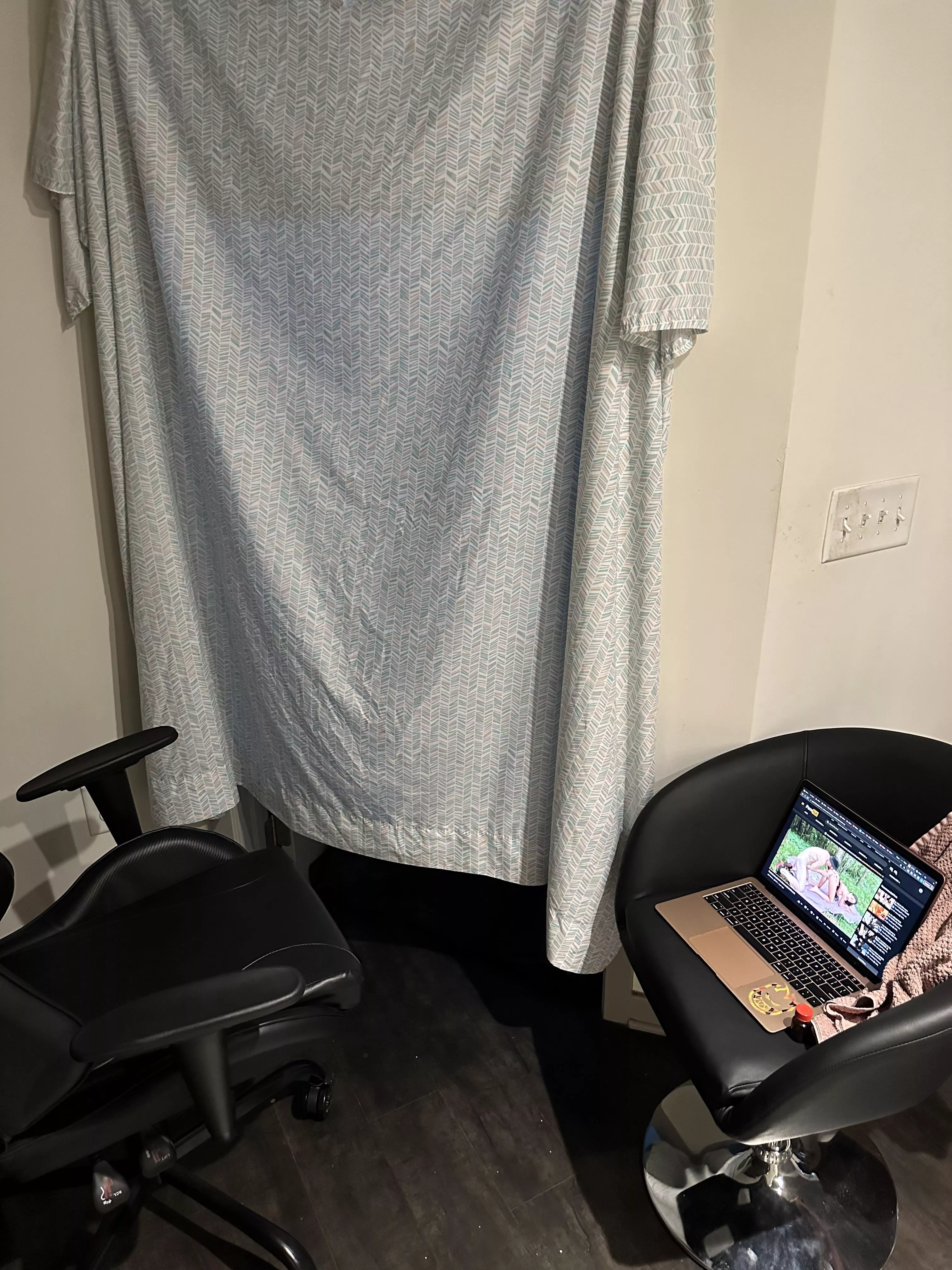 27 [M4M] Gh open all day and night today. RALEIGH NC 27603. Can do stand up or sit down GH, just let me know what you prefer. Just slide under the curtain, kick back and let me do the rest of the work. Willing to edge and blow for however long you can la