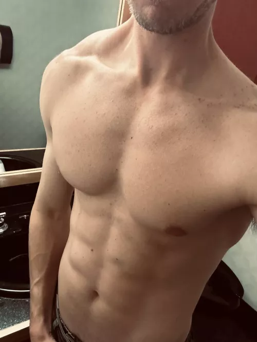 35 [M4F] #Raleigh let’s celebrate a Canes victory 