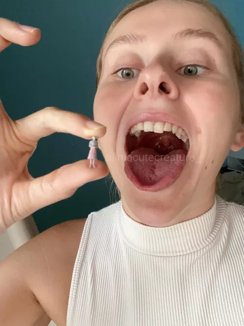 I caught your girl, and now I’ll eat her, hahaha!